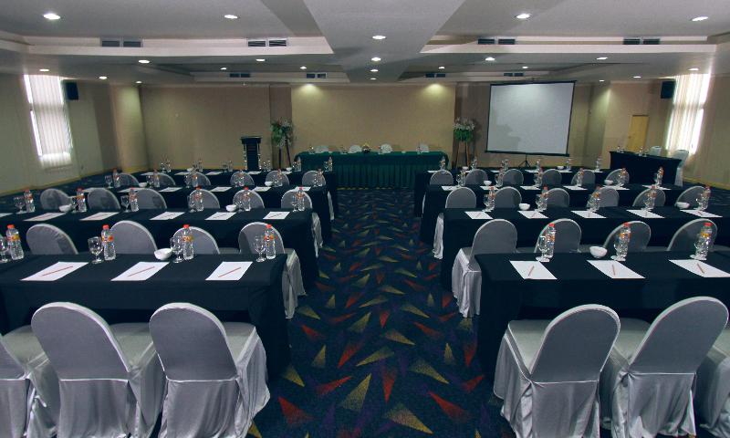 هتل Aryaduta Makassar