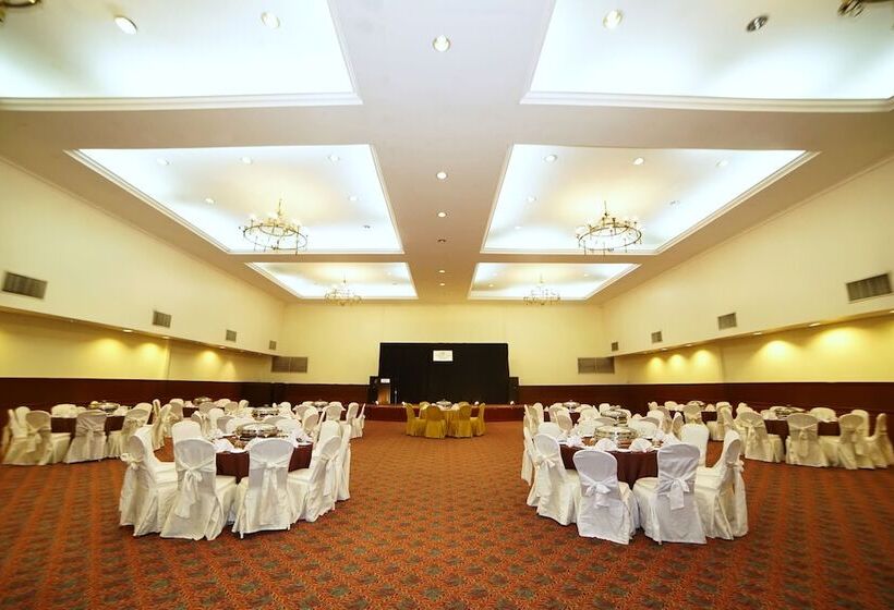 هتل Holiday Villa Beach Resort & Spa Cherating