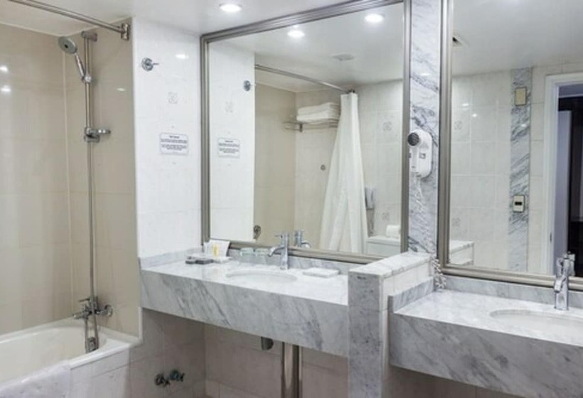 هتل Wyndham Garden Santiago Kennedy