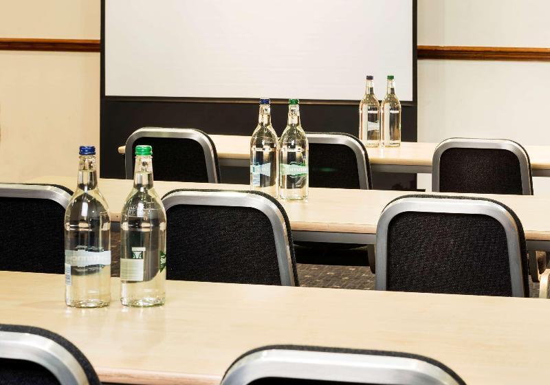 בית מלון כפרי Park Inn By Radisson Cardiff City Centre