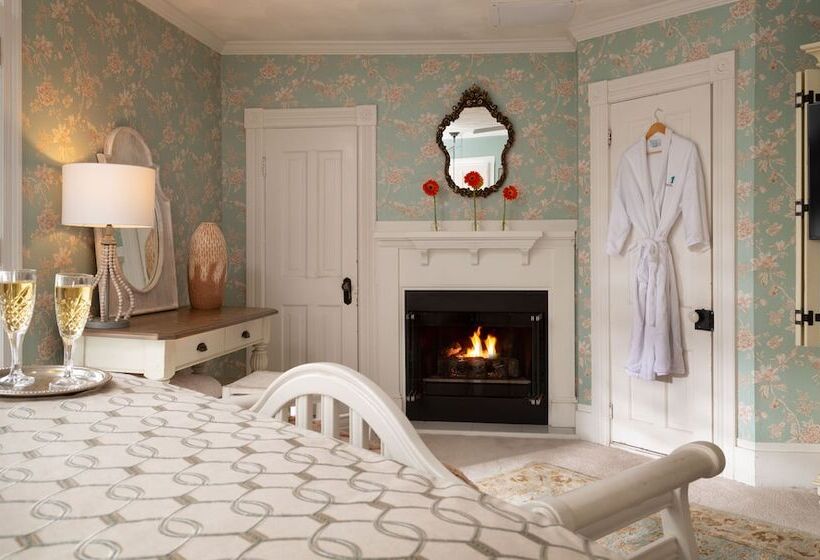 فندق White Doe Inn Bed & Breakfast