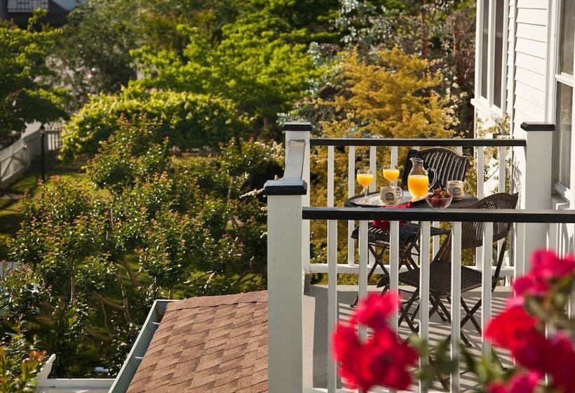 فندق White Doe Inn Bed & Breakfast