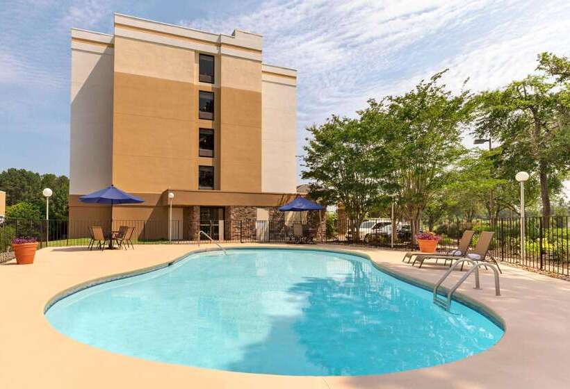 هتل Baymont By Wyndham Augusta West
