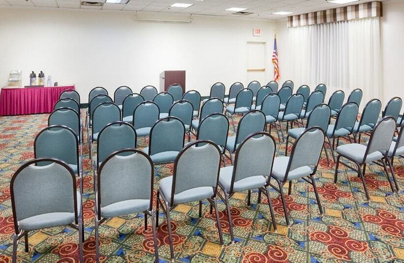 בית מלון כפרי Baymont By Wyndham East Windsor Bradley Airport