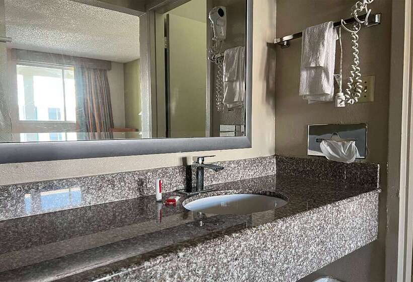 هتل Baymont By Wyndham Odessa University Area