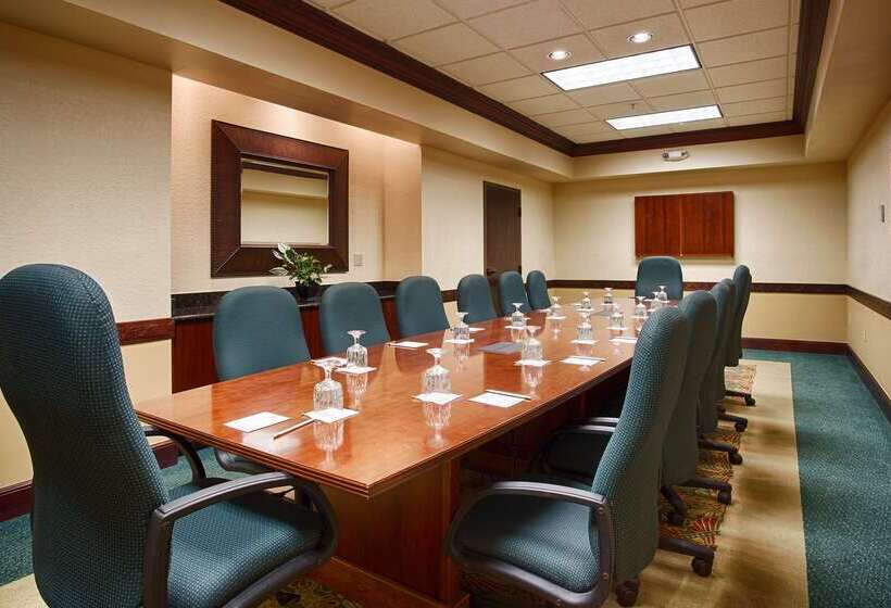 בית מלון כפרי Best Western Aku Tiki Inn