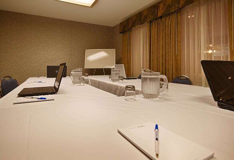 Отель Best Western Inn At The Rogue