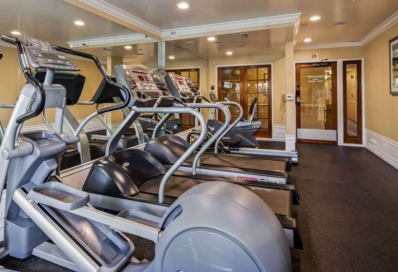 בית מלון כפרי Best Western Plus Carpinteria Inn