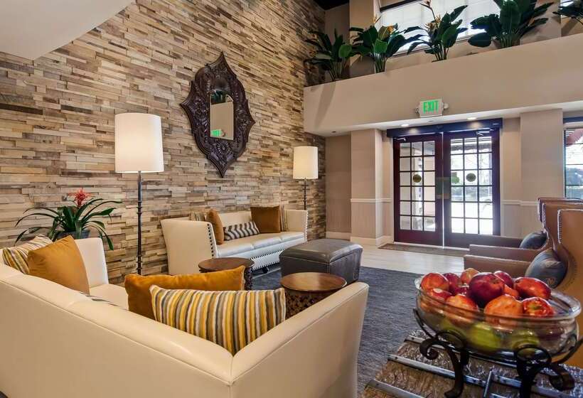 בית מלון כפרי Best Western Plus Carpinteria Inn