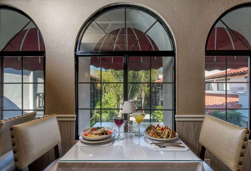 בית מלון כפרי Best Western Plus Carpinteria Inn