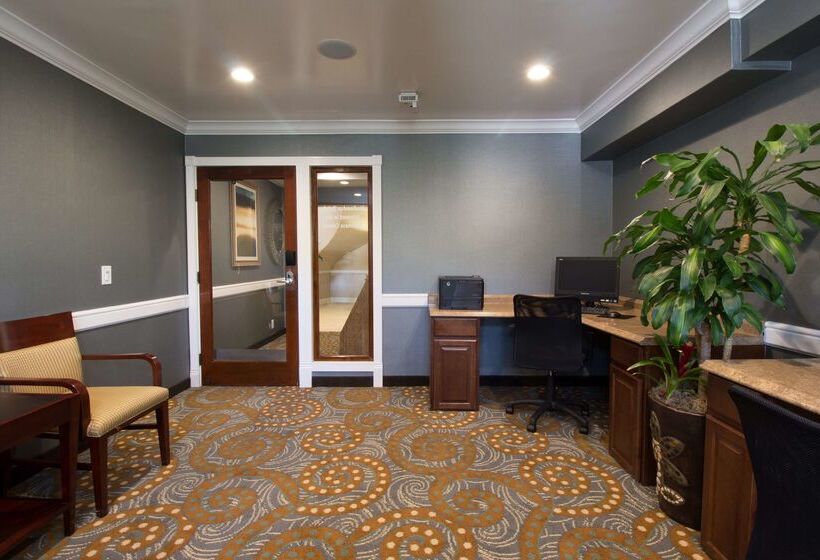 בית מלון כפרי Best Western Plus Carpinteria Inn