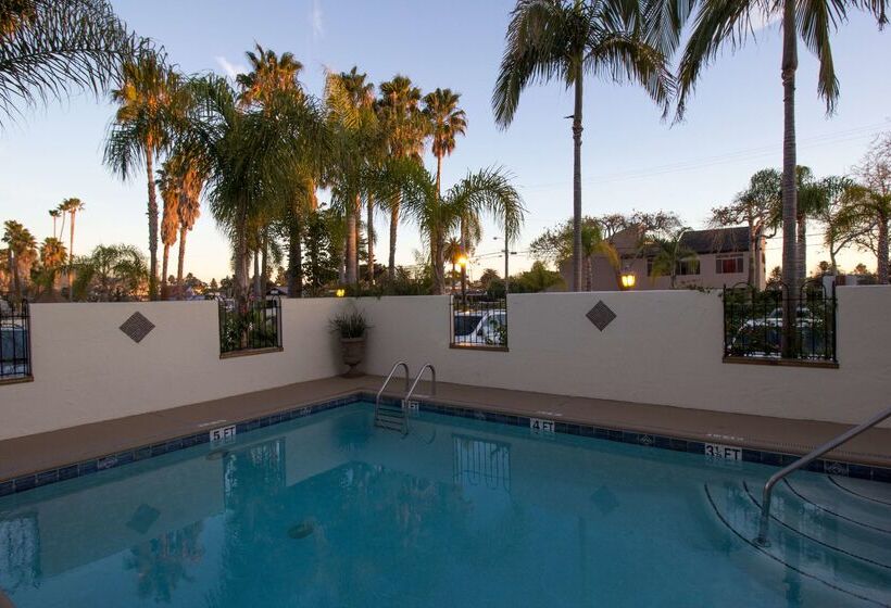 בית מלון כפרי Best Western Plus Carpinteria Inn