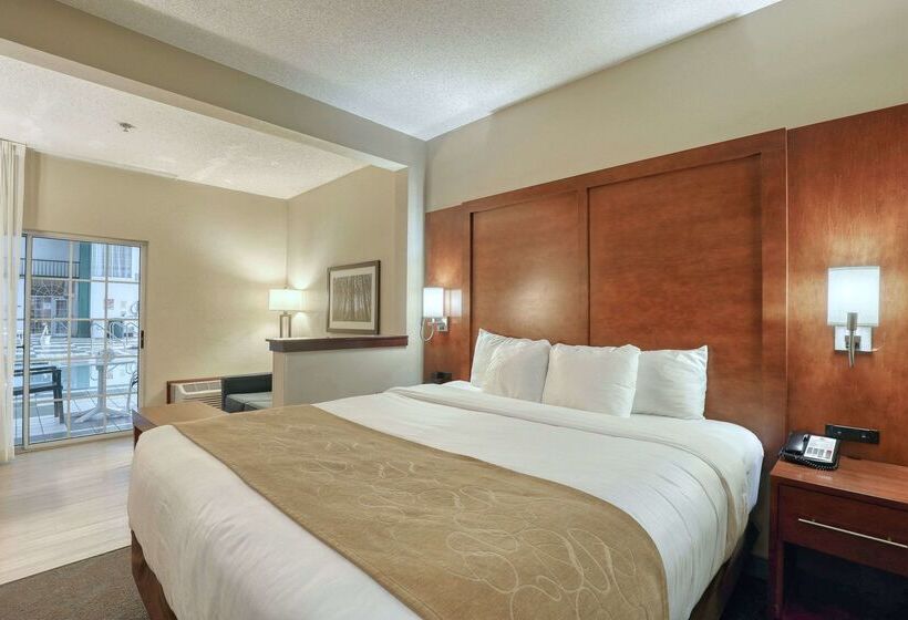 هتل Comfort Suites Appleton Airport