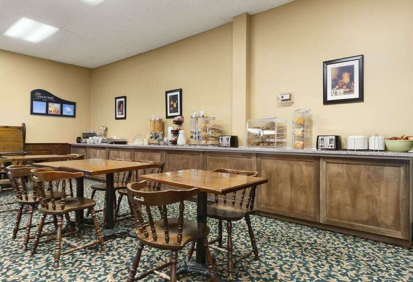 هتل Days Inn By Wyndham Brockville