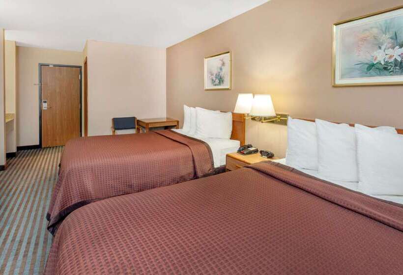 בית מלון כפרי Days Inn By Wyndham Charleston