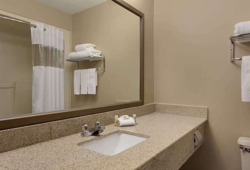 בית מלון כפרי Days Inn By Wyndham Dalhousie