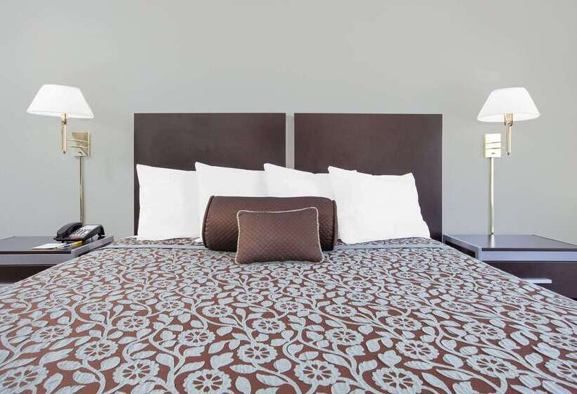 هتل Days Inn By Wyndham Market Center Dallas Love Field