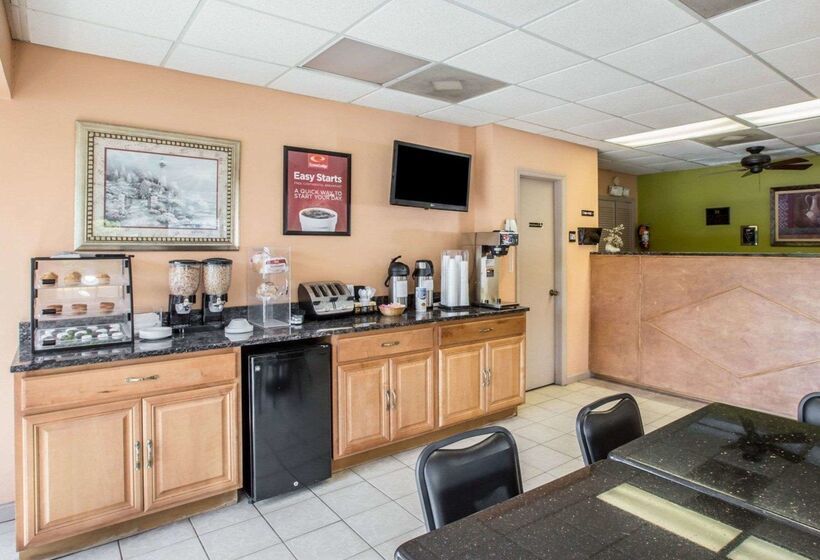 هتل Econo Lodge Biltmore