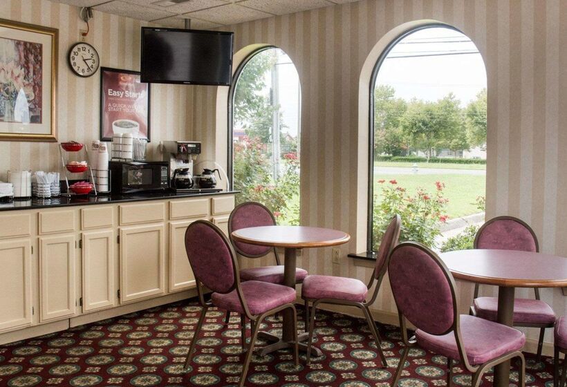 هتل Econo Lodge Chesapeake Route 13 And I 464