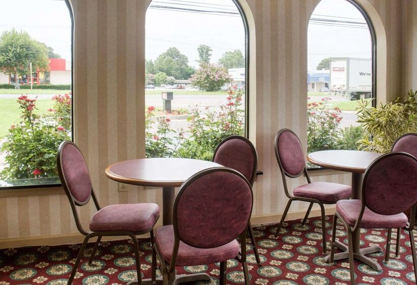 هتل Econo Lodge Chesapeake Route 13 And I 464