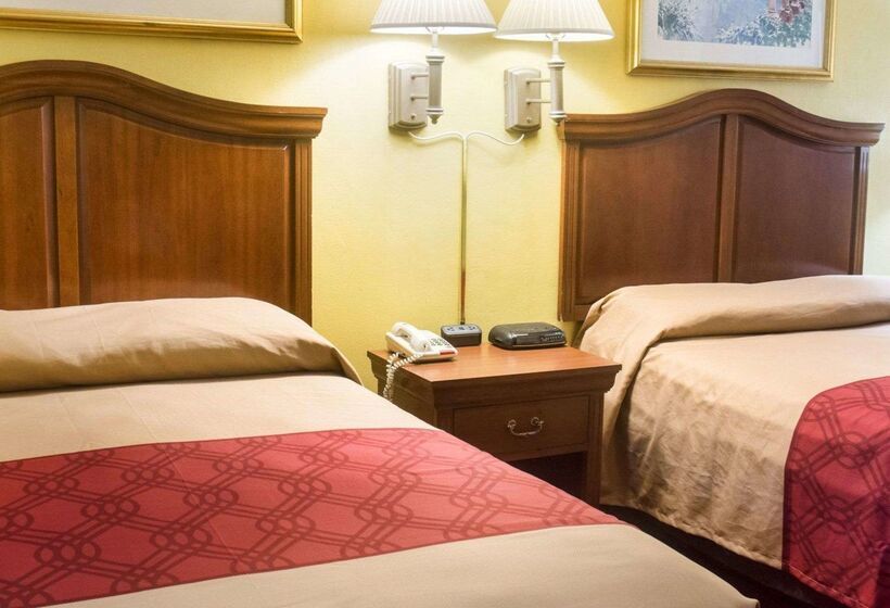 هتل Econo Lodge Chesapeake Route 13 And I 464