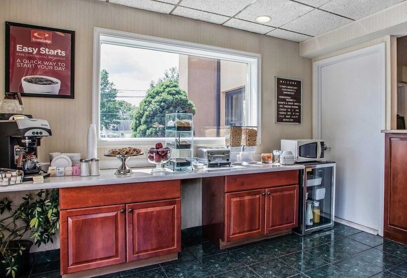 Отель Econo Lodge Douglassville Pottstown