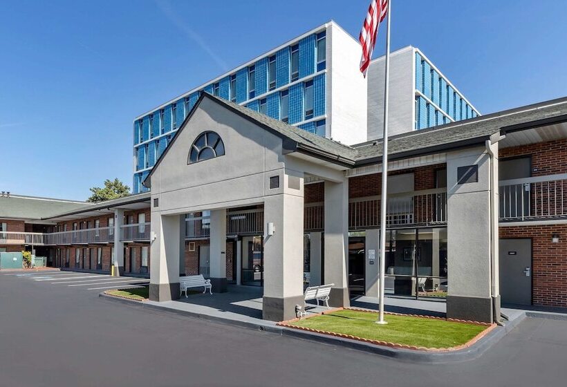 هتل Econo Lodge Augusta, Downtown