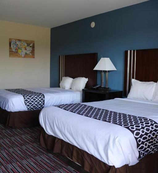 هتل Econo Lodge Inn & Suites