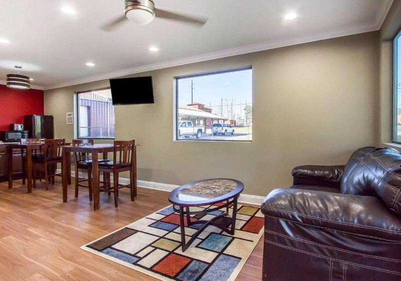 בית מלון כפרי Econo Lodge Lanett