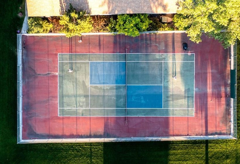 فندق Flying Saddle Resort And Steak House