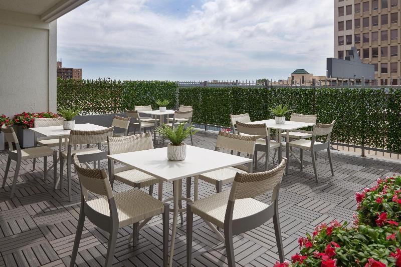 هتل Four Points By Sheraton Windsor Downtown