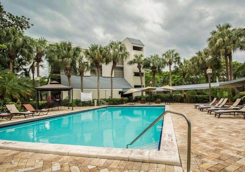 هتل Hotolos Hollywood