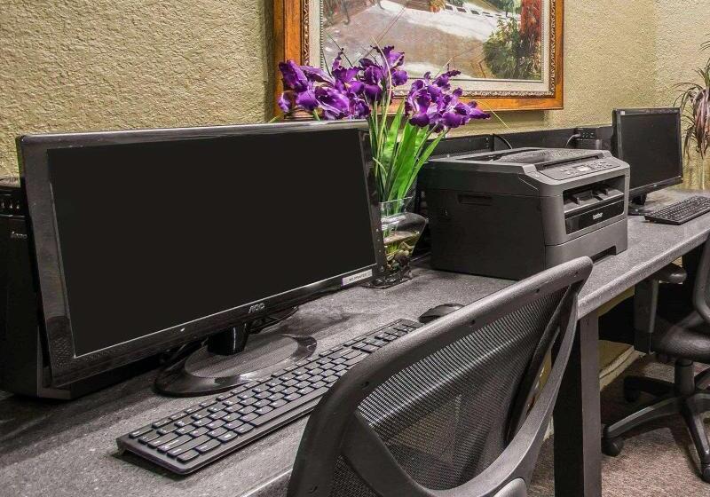 هتل Hotolos Hollywood