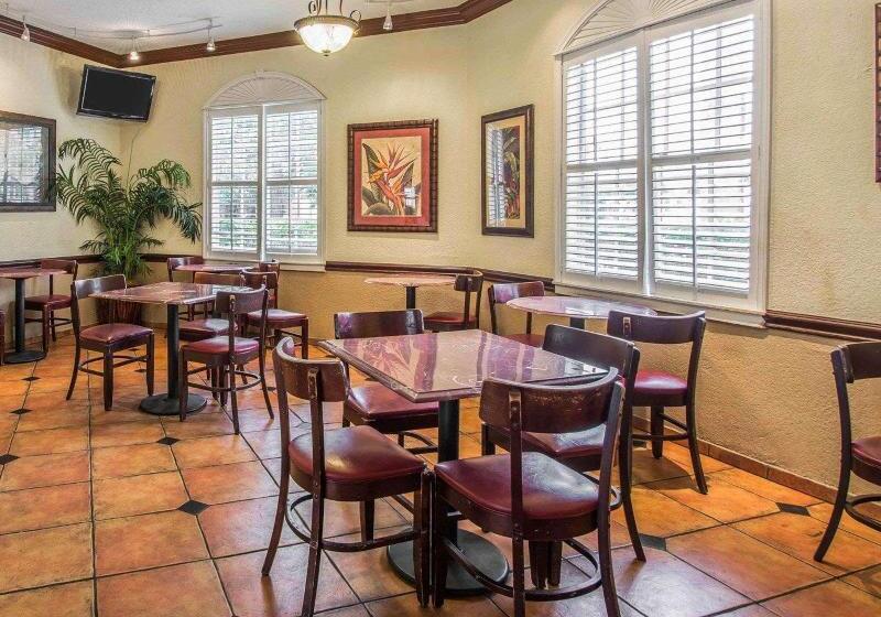 هتل Hotolos Hollywood