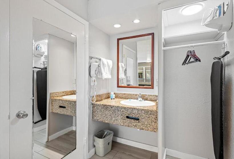 هتل Hotolos Hollywood