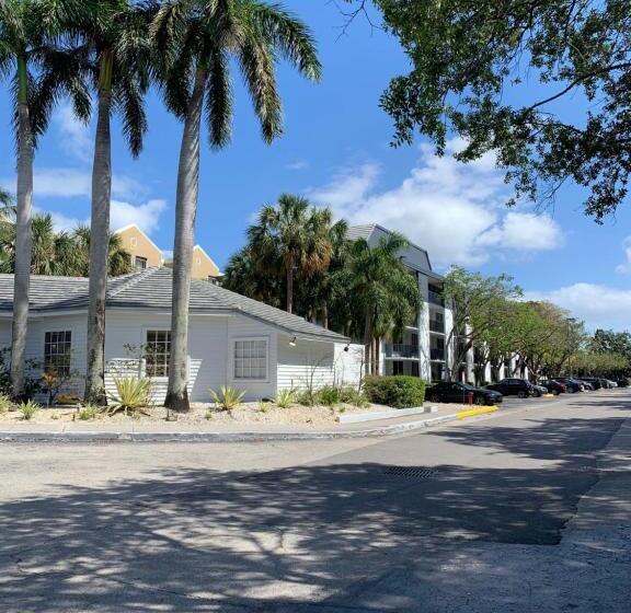 هتل Hotolos Hollywood