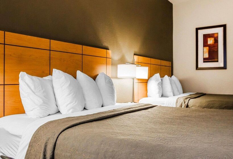 هتل Quality Inn & Suites Des Moines Airport