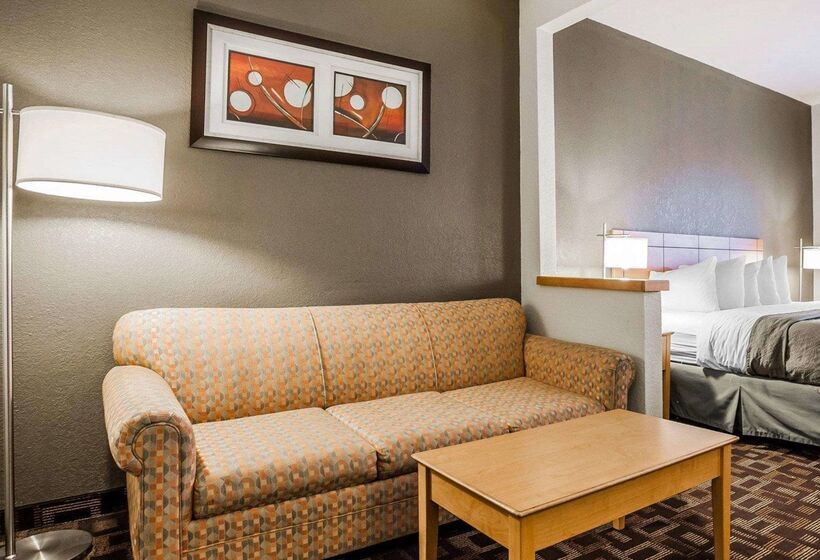 هتل Quality Inn & Suites Des Moines Airport