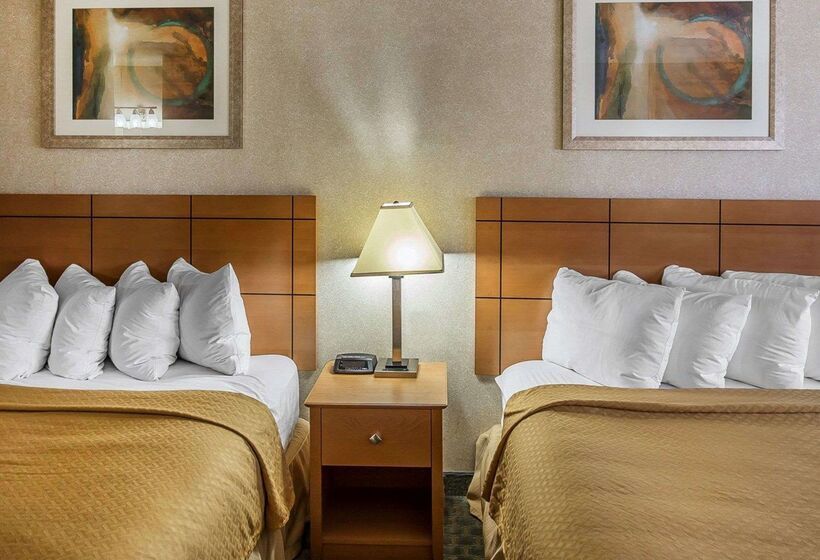 هتل Quality Inn At Collins Road  Cedar Rapids