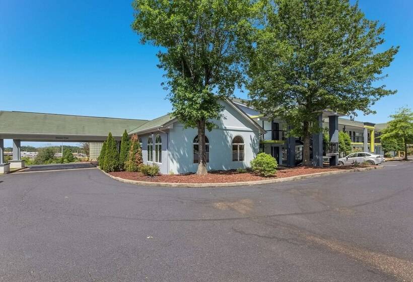 Отель Quality Inn