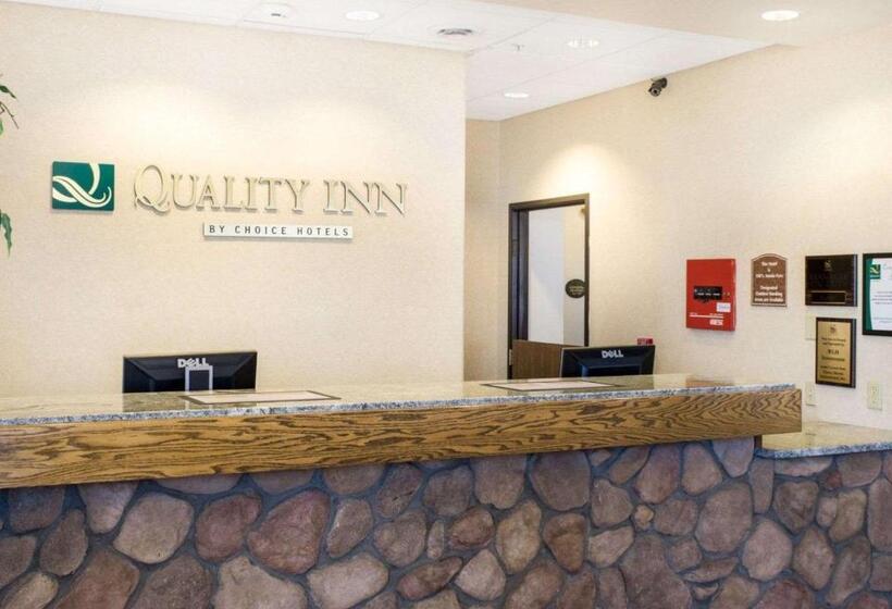 בית מלון כפרי Quality Inn Oacoma   Chamberlain