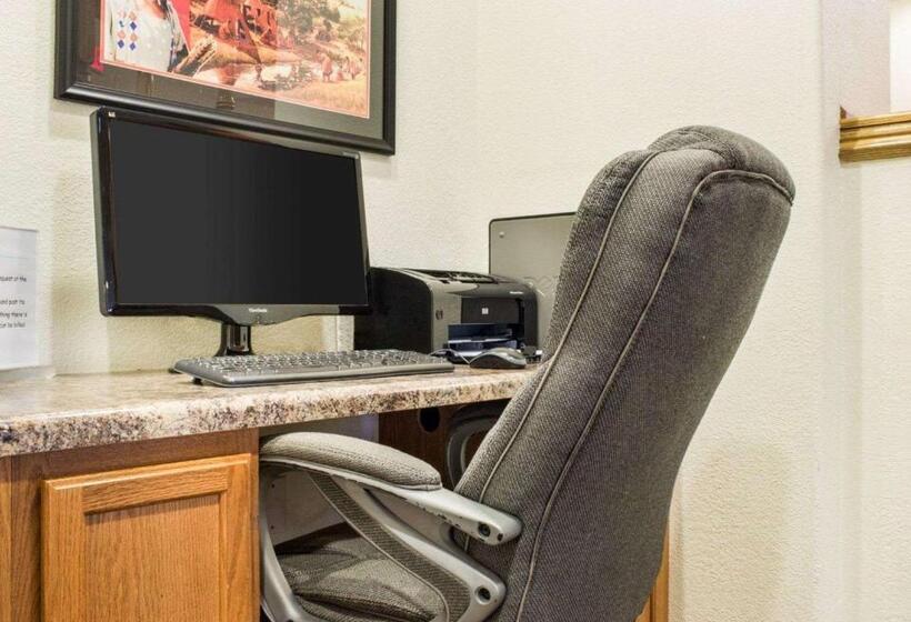 בית מלון כפרי Quality Inn Oacoma   Chamberlain