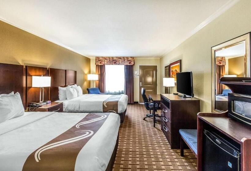 בית מלון כפרי Quality Inn & Suites