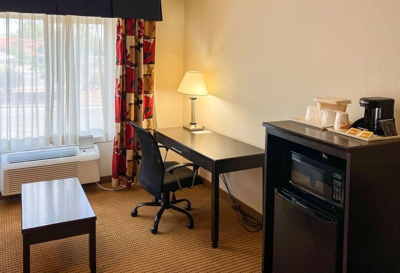 هتل Quality Inn & Suites Farmington