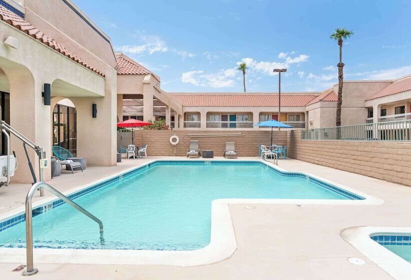 בית מלון כפרי Signature Inn Indio I 10