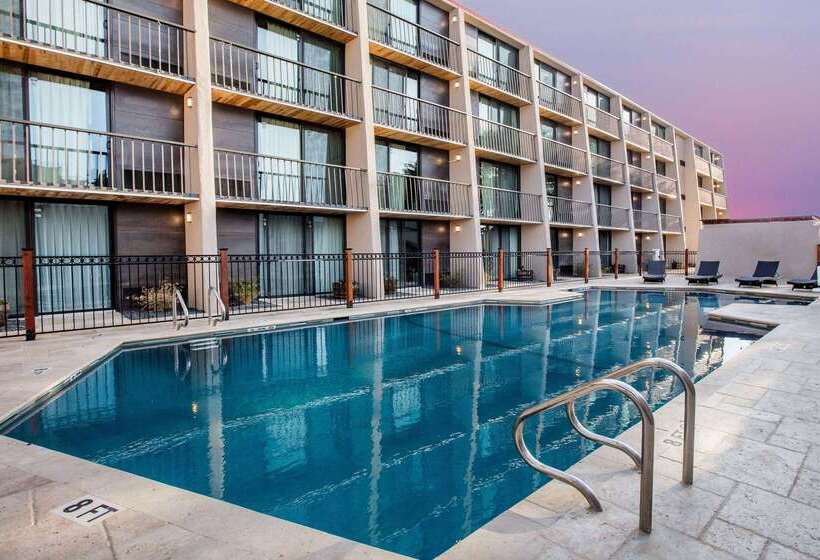 هتل Ramada By Wyndham Austin South