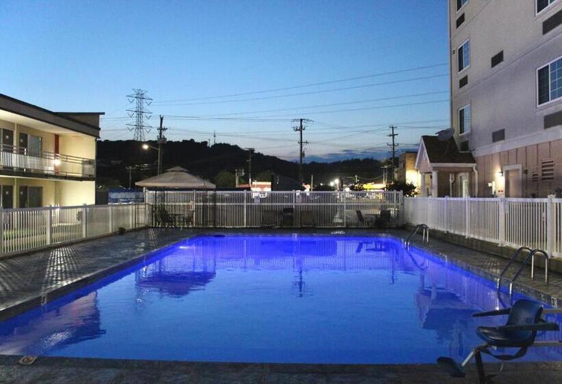 בית מלון כפרי Ramada By Wyndham Harrisonburg