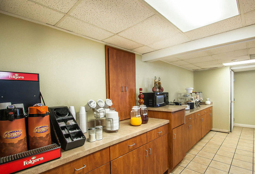 בית מלון כפרי Rodeway Inn Effingham