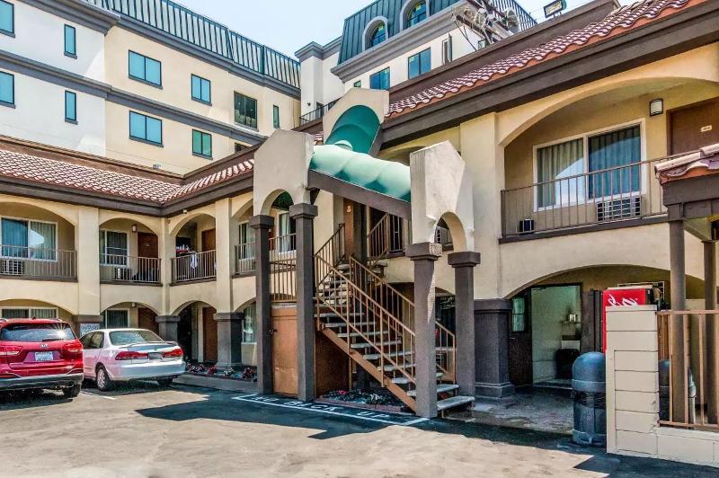 فندق Rodeway Inn Regalodge