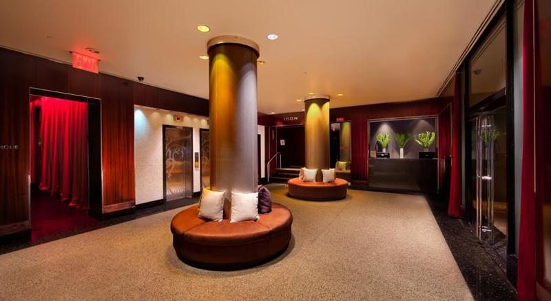 هتل The Court  A St Giles